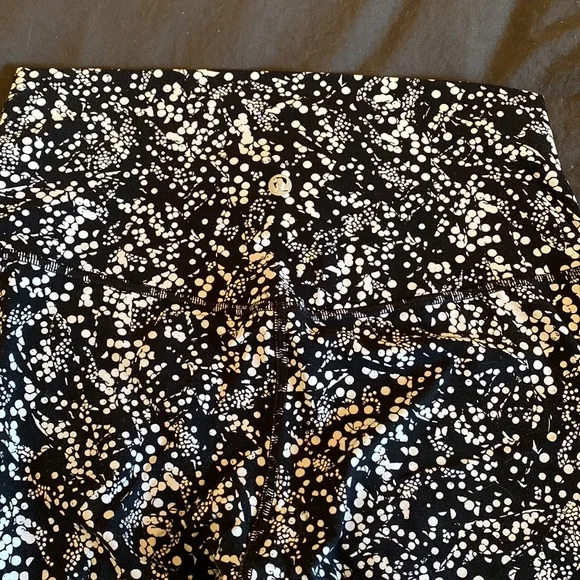 Lululemon Aligns Chirasu Black 6 - Picture 4 of 7